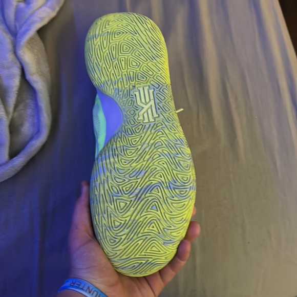 Kyrie flytrap Iv - Picture 8 of 8